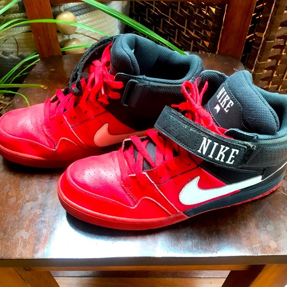 nike zoom mogan mid